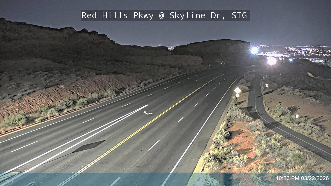 Red Hills Pkwy @ Skyline Dr / 200 E, STG live webcam