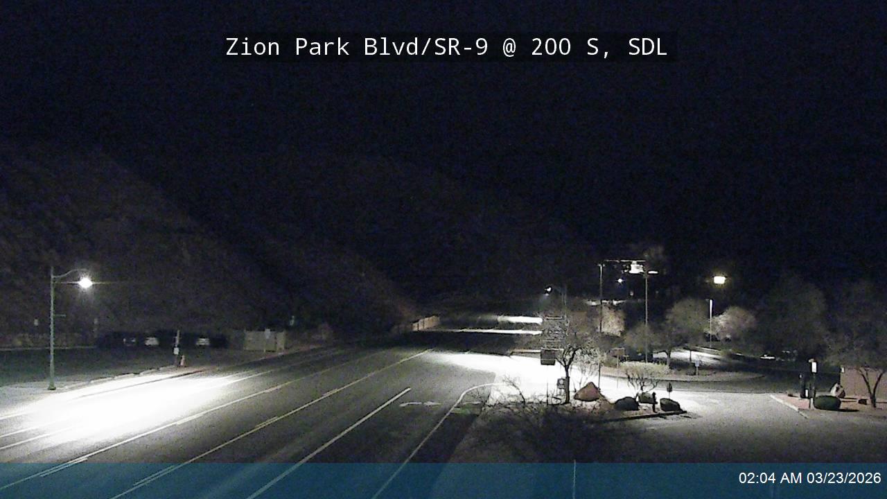 Zion Park Blvd / SR-9 @ 200 S, SDL live webcam