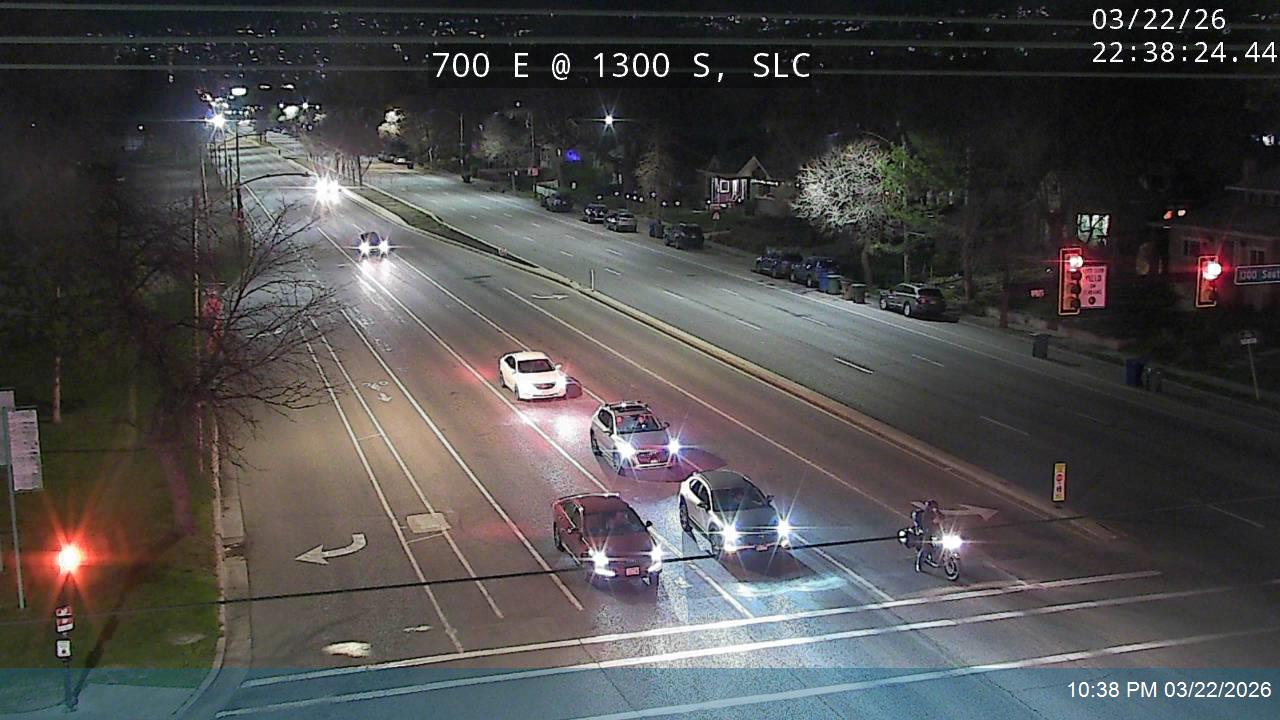 700 E / SR-71 @ 1300 S, SLC live webcam