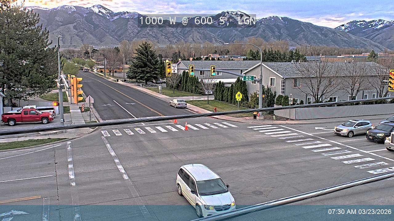 1000 W / SR-252 @ 600 S / Mendon Rd, LGN live webcam