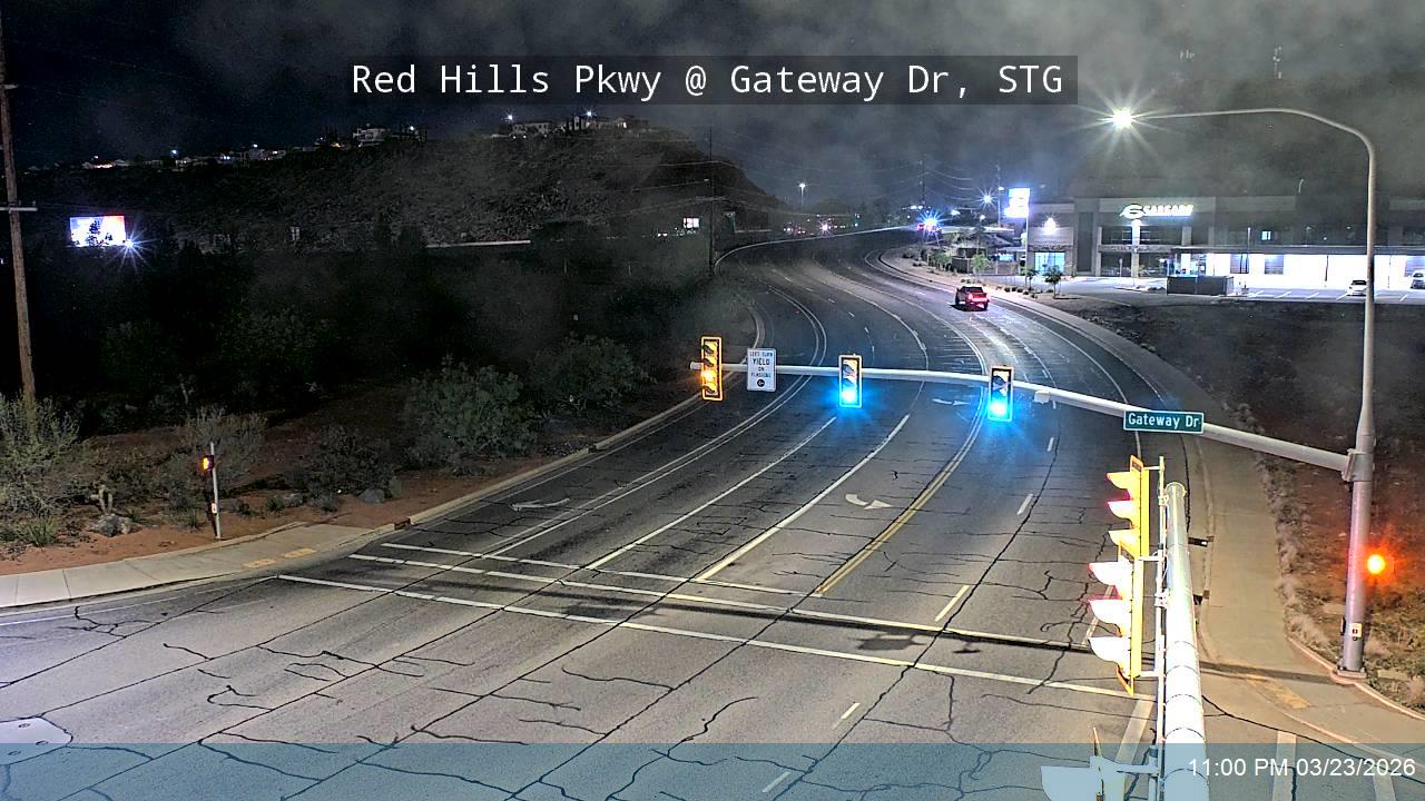 Red Hills Pkwy @ Gateway Dr, STG live webcam