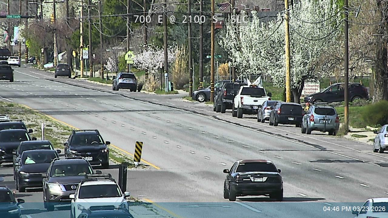 700 E / SR-71 @ 2100 S, SLC live webcam