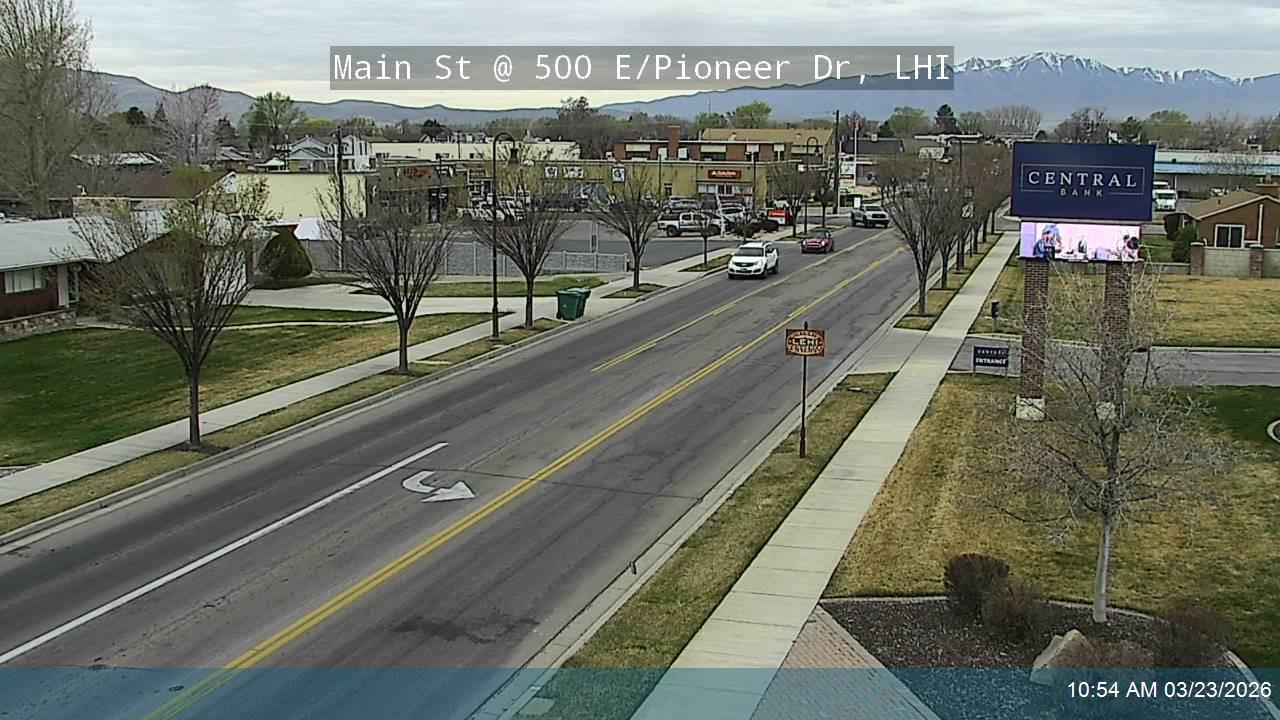 Main St @ 500 E / Pioneer Dr, LHI live webcam