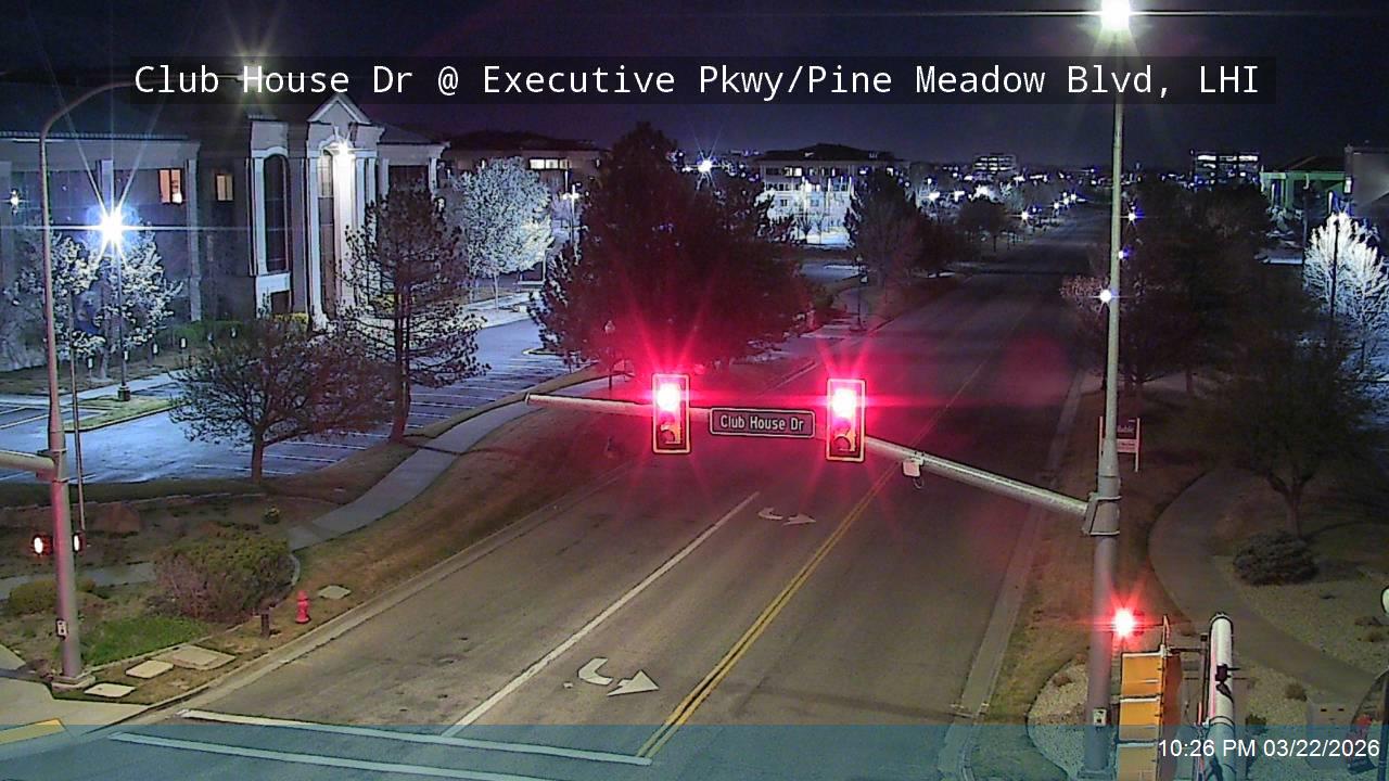 Club House Dr @ Executive Pkwy / Pine Meadow Blvd, LHI live webcam