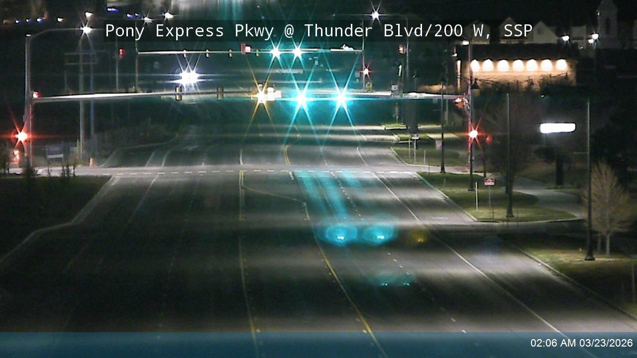 Pony Express Pkwy @ Thunder Blvd  / 200 W, SSP live webcam