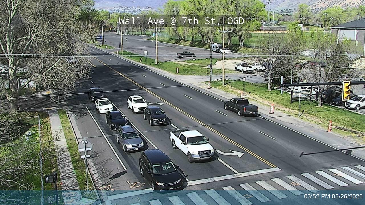 Wall Ave / SR-204 @ 7th Street, OGD live webcam
