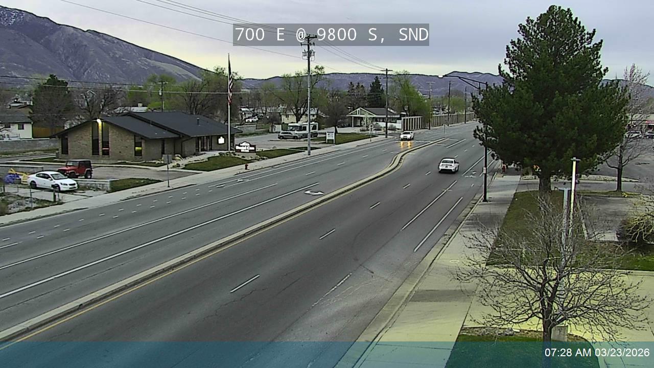700 E / SR-71 @ 9800 S / Sego Lily Dr, SND live webcam