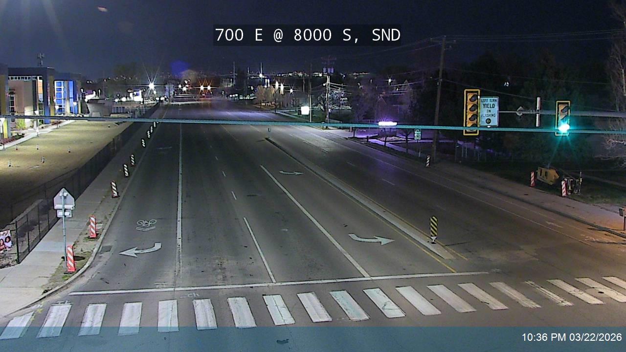 700 E / SR-71 @ 8000 S, SND live webcam