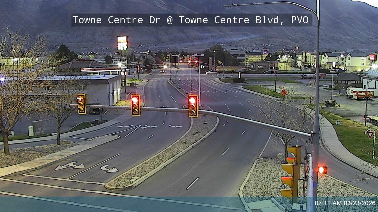 Towne Centre Dr / 1420 S @ Towne Centre Blvd, PVO live webcam