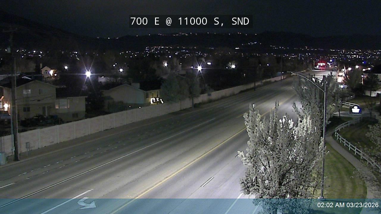 700 E / SR-71 @ 11000 S, SND live webcam