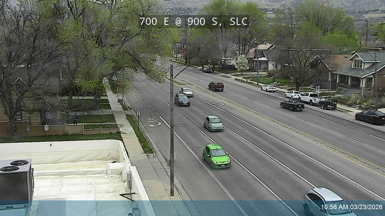 700 E / SR-71 @ 900 S, SLC live webcam