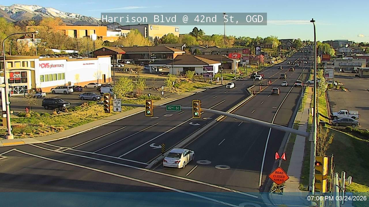 Harrison Blvd / Wildcat Way / SR-203 @ 42nd St / Country Hills Dr, OGD live webcam