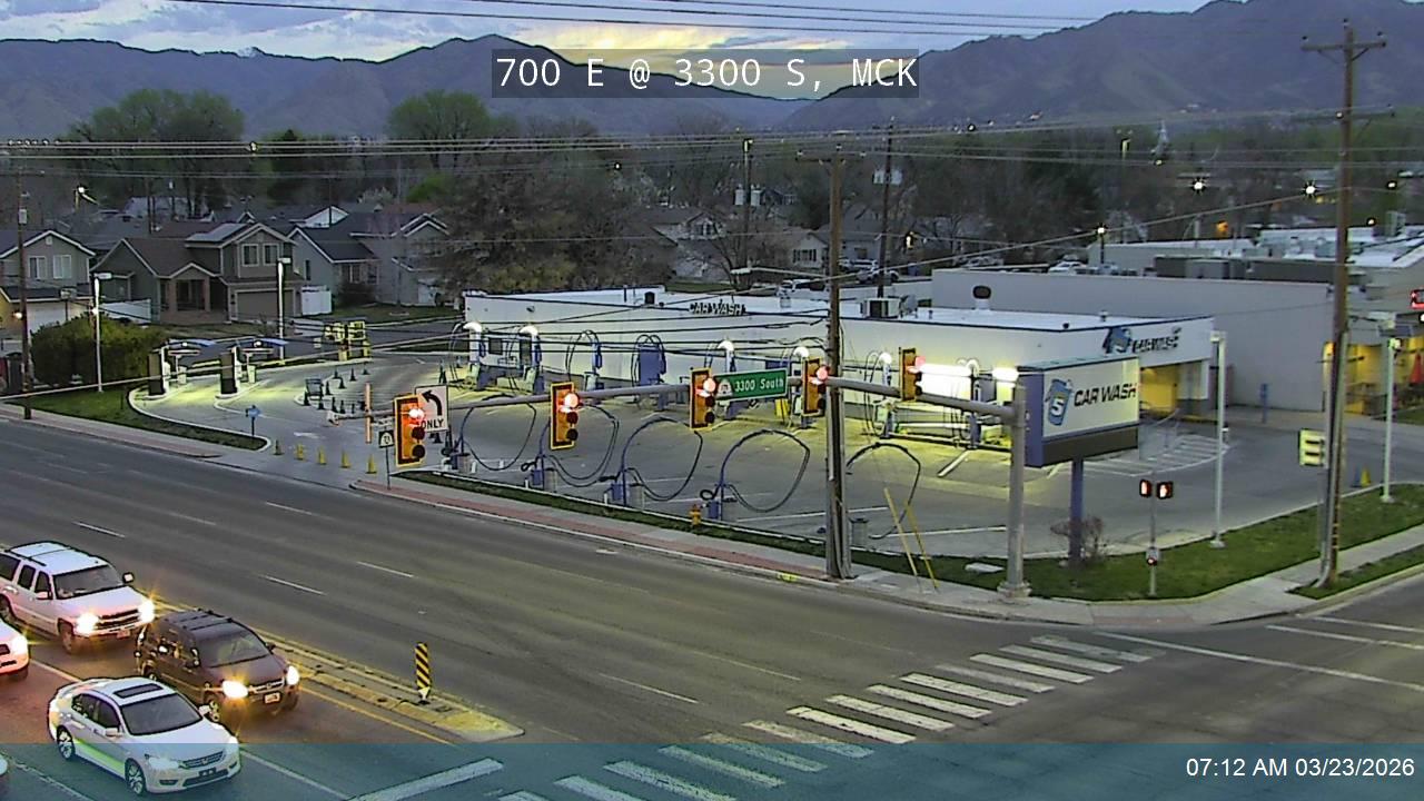 700 E / SR-71 @ 3300 S / SR-171, MCK live webcam